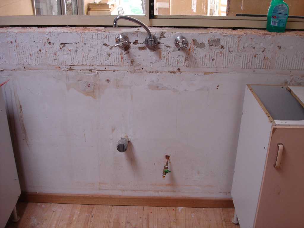 hot and cold water taps above kitchen sink