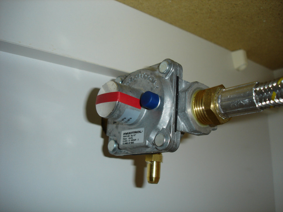 Natural gas appliance regulator